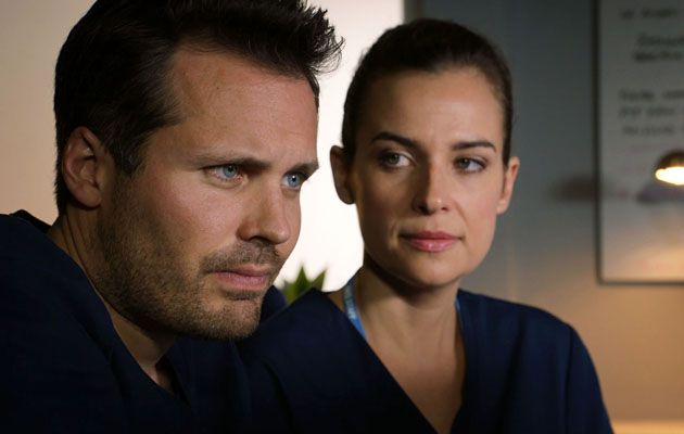 ollie mourns tara in holby city