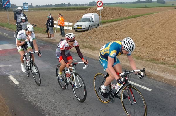 The early 3-rider break included Michael Freiberg (Australia), Tomohiro Kinoshita(Japan) and Jesper Dahlstrom (Sweden)