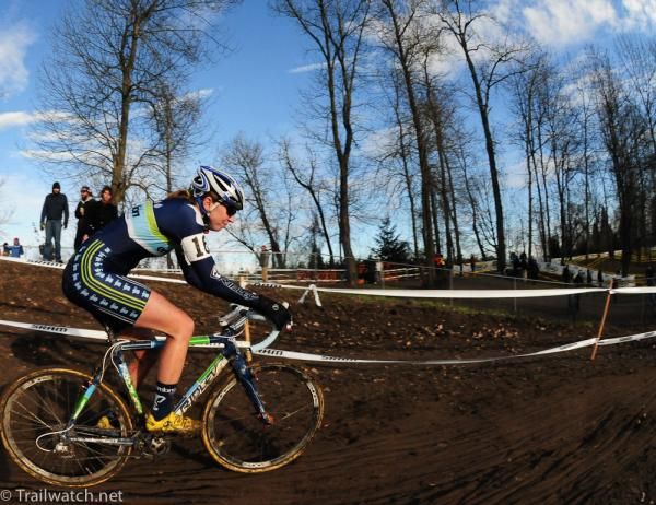 Linnea Koons (Embrocation Cycling) putting in a brilliant race