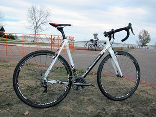 Geoff Kabush (Maxxis-Rocky Mountain) is racing this season on a prototype carbon 'cross chassis.