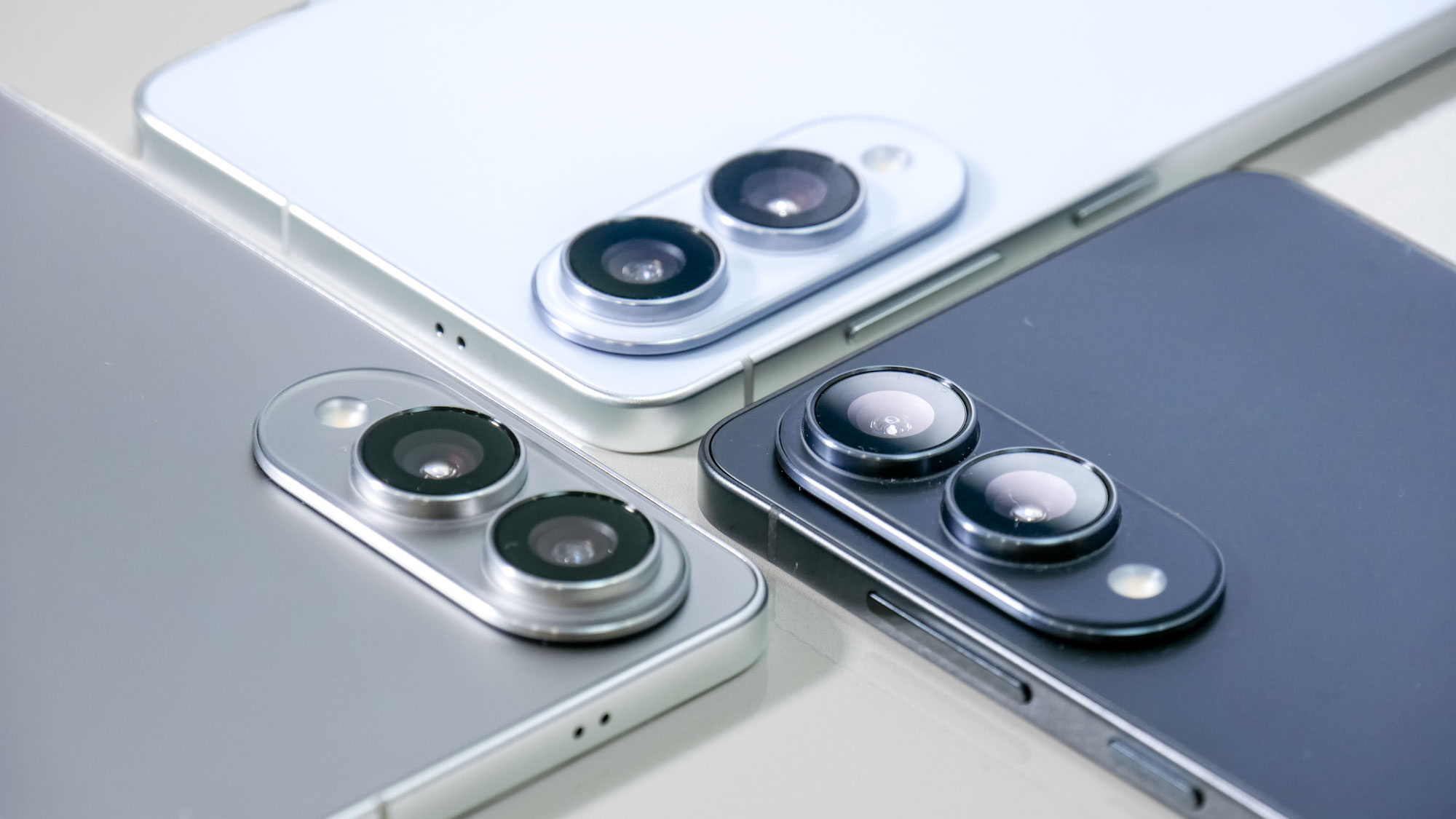 نزدیکی دوربین های Samsung Galaxy S25 Edge.