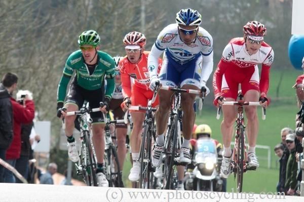 Rony Martias (Saur - Sojasun) leads Julien Fouchard (Cofidis).