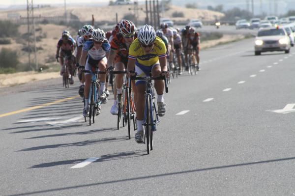 The peloton pursues to no avail