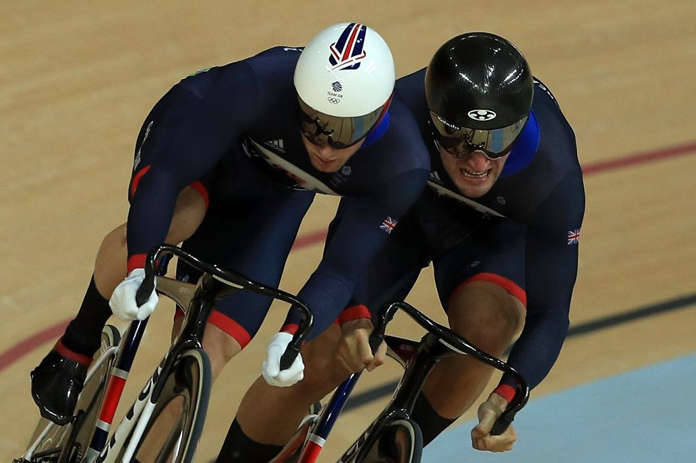 Jason Kenny passes Callum Skinner