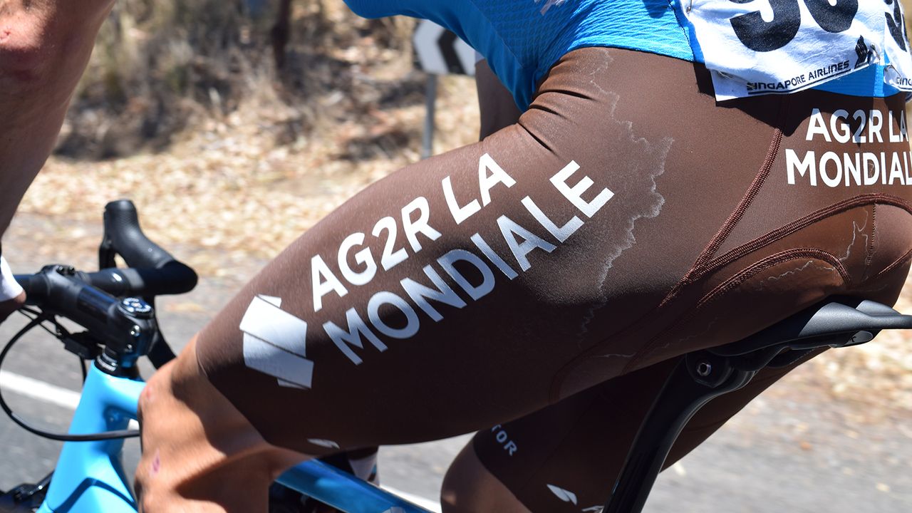 The sweltering temperatures left salt stains on the iconic team kit of AG2R La Mondiale