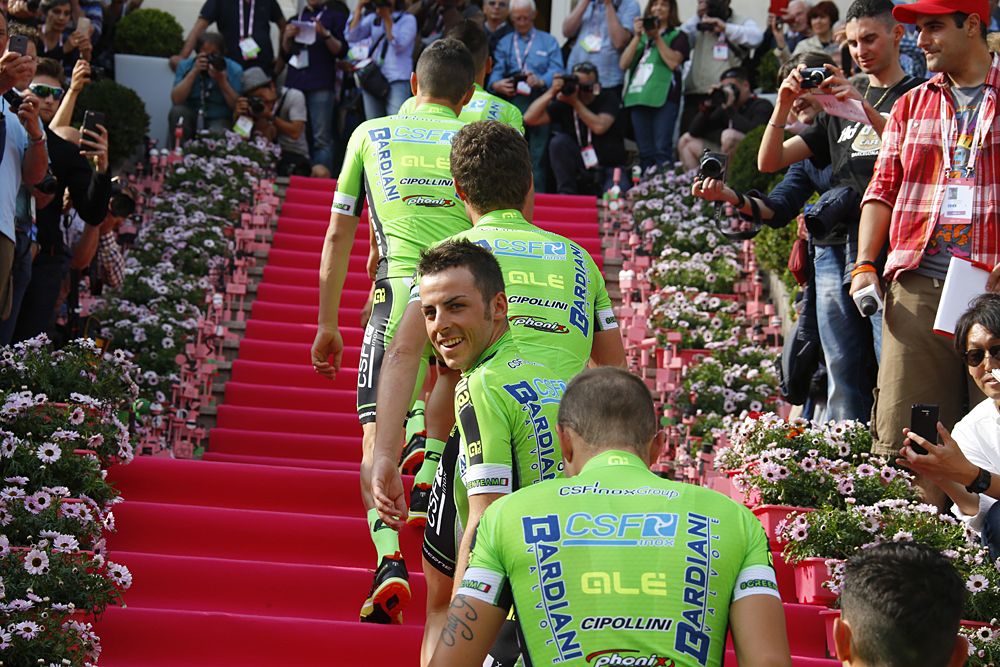Bardiani-CSF walk the pink carpet at the Giro d'Italia presentation