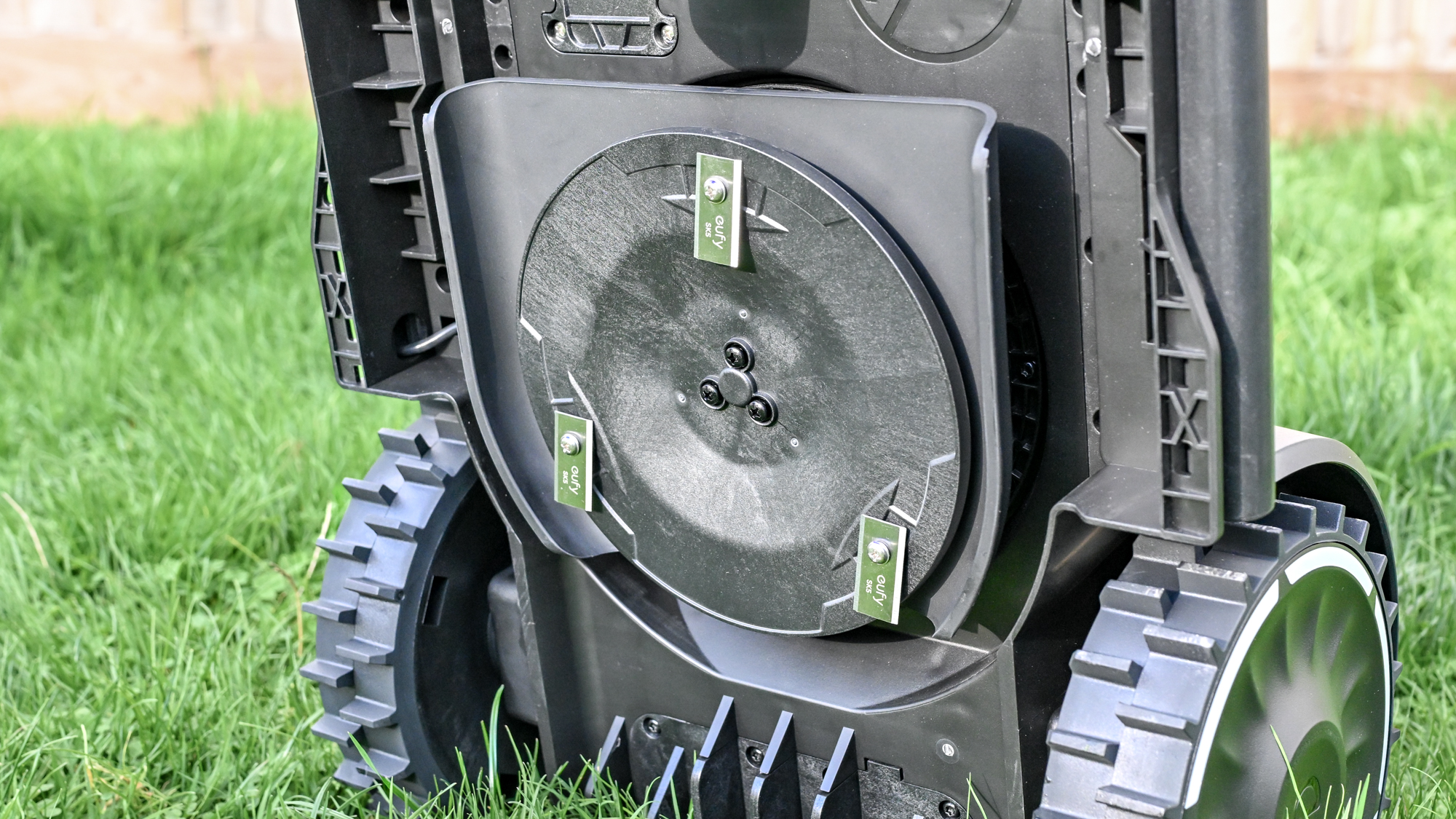 The Eufy E15 robot lawnmower blades