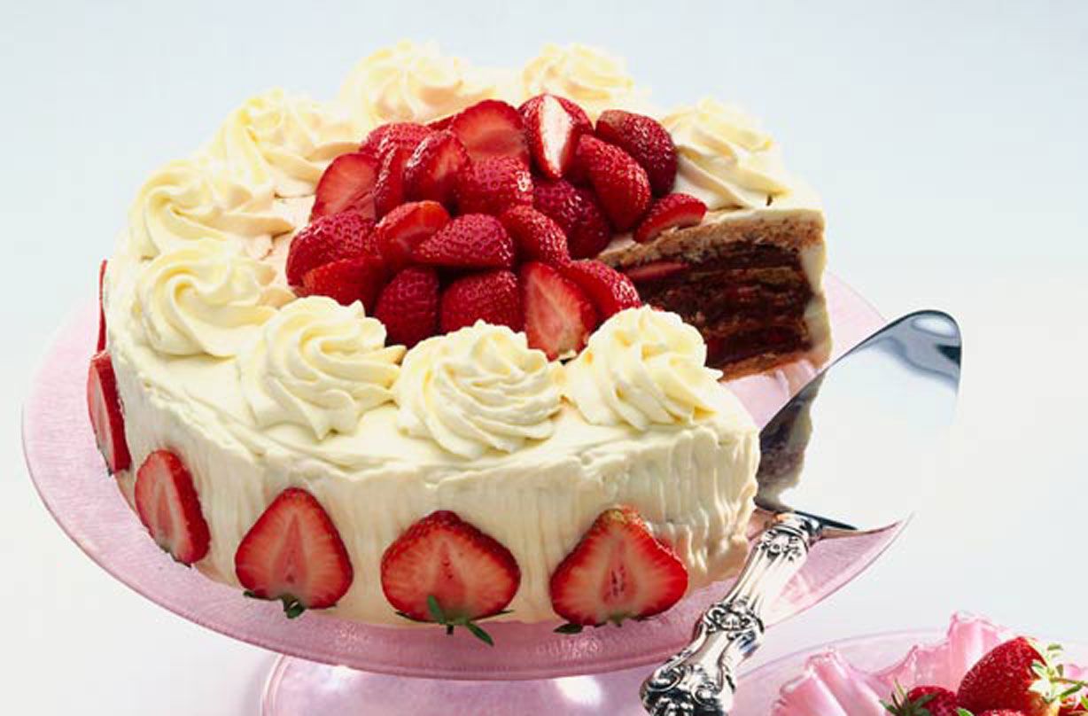 Mary Berry&#039;s strawberry cake