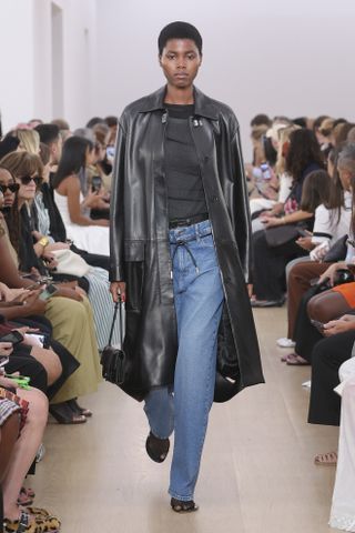 Straight leg '90s jeans on the runway