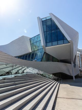 expressive shapes and metal clad geometric volumes at Orange County Museum of Art by Morphosis