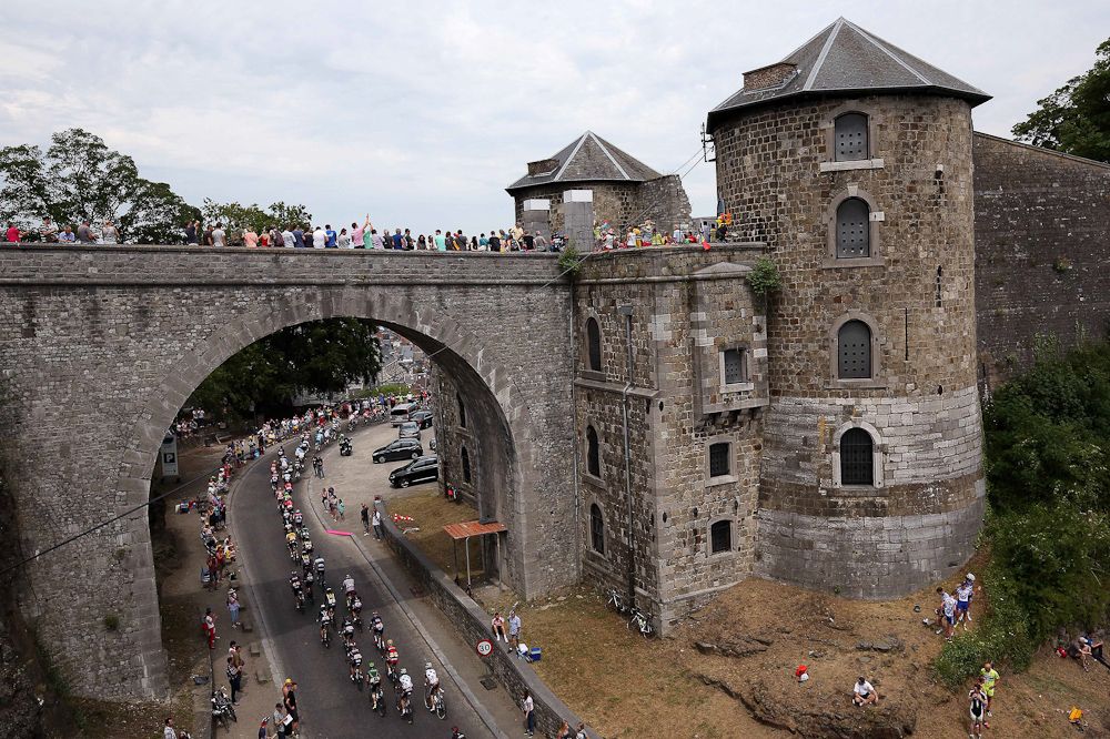 An impressive castle along the route of stage 4.