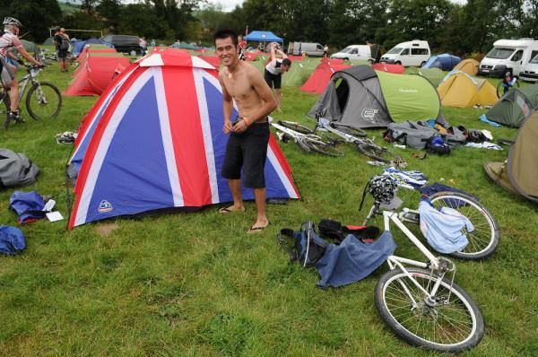 Jui-Lin (Mickey) Fan from Geneva, Switzerland is flying the flag for singlespeeders in fine style.
