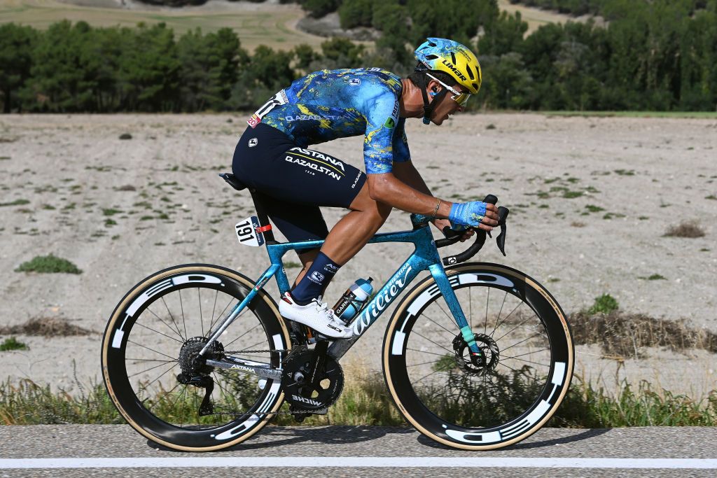 SCAR SPAIN SEPTEMBER 15 Samuele Battistella of Italy and Astana Qazaqstan Team competes during the 78th Tour of Spain 2023 Stage 19 a 1771km stage from La Baeza to scar UCIWT on September 15 2023 in scar Spain Photo by Tim de WaeleGetty Images