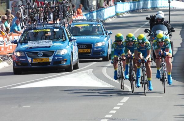 AA Drink - Leontien.Nl Cycling Team were in second place, but dropped back to third after Specialized-lululemon's run