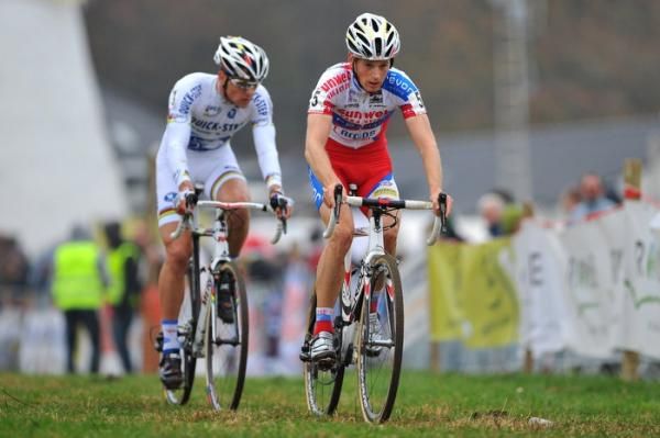 Kevin Pauwels (Sunweb-Revor) leads world champion Zdenek Stybar (Quickstep) at Ronse.