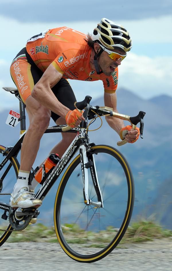Samuel Sanchez descended to the lead group on the Galibier