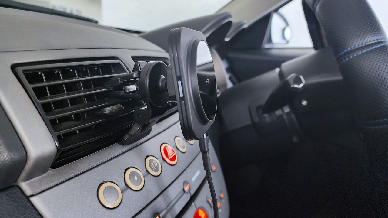 ESR HaloLock Qi2 Magnetic Wireless Car Charger