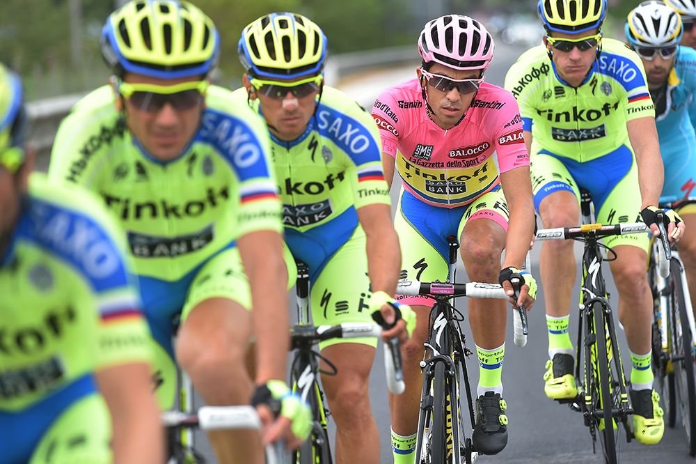 Alberto Contador made the start despite his shoulder injury