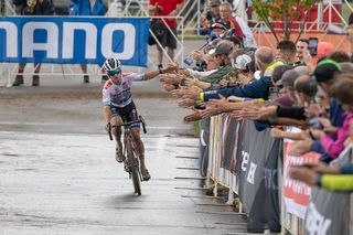 Eli Iserbyt with time to take congratulations from the crowd at the Waterloo UCI Cyclo-cross World Cup men's elite race 2021