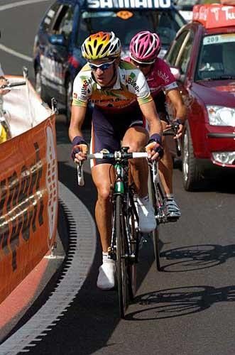 Joan Horrach (Illes Balears) leads Oscar Sevilla (T-Mobile Team) on the final climb.