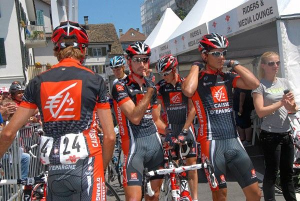 Caisse d'Epargne readies for stage five of the Tour de Suisse.