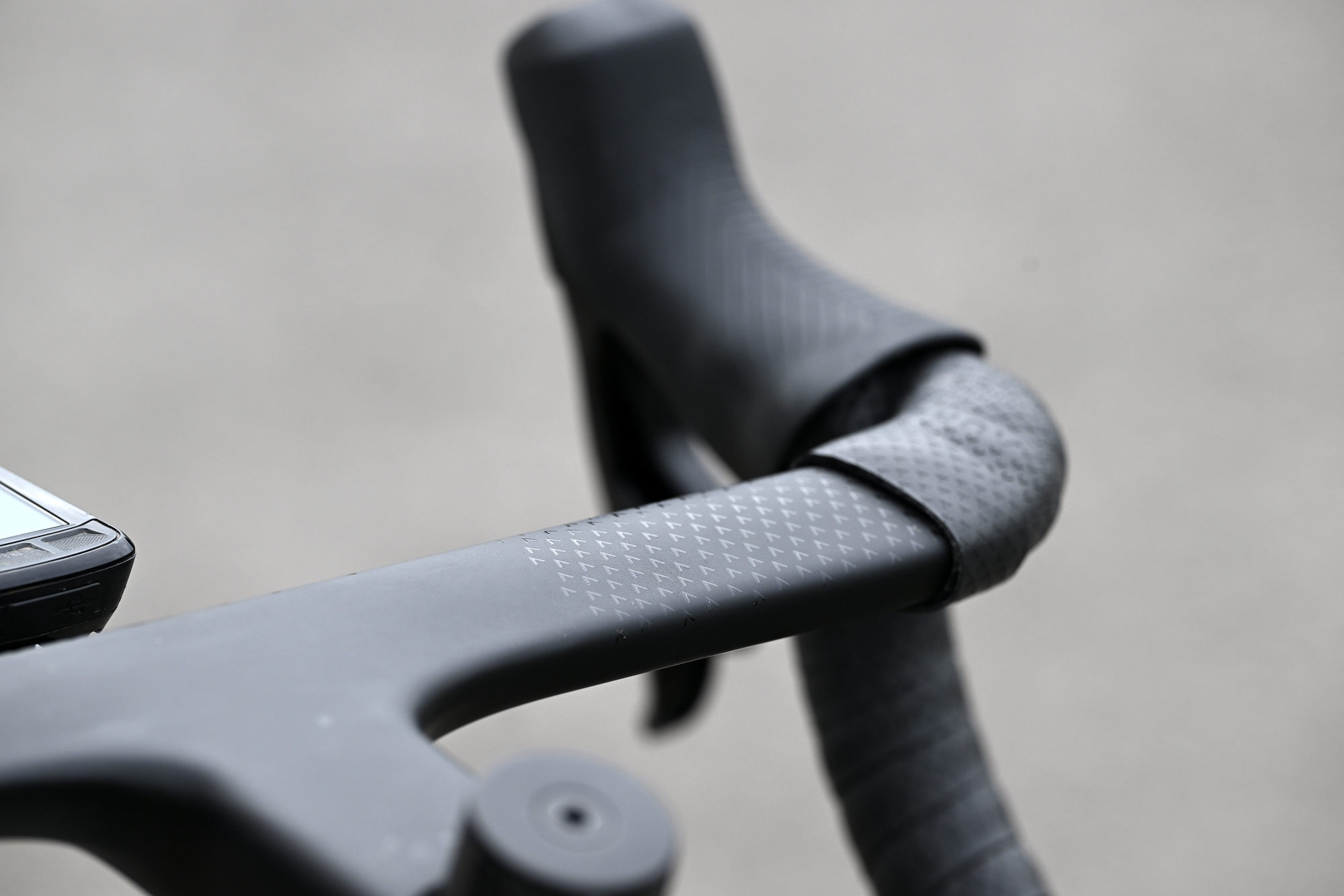 Close up of the Aurum handlebar on the Magma