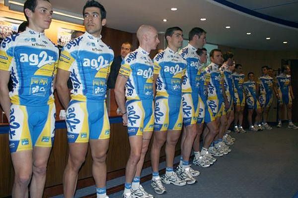 The team is presented in Paris