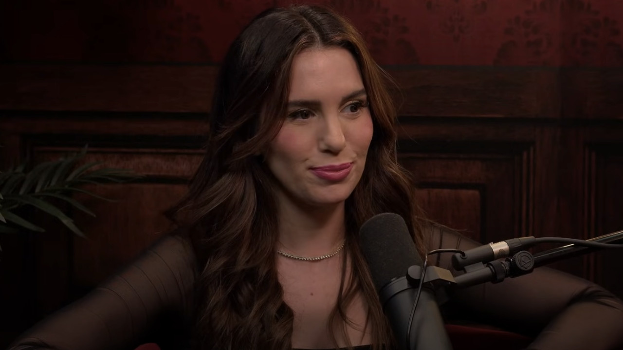 Christy Carlson Romano appears on First Date with Lauren Compton