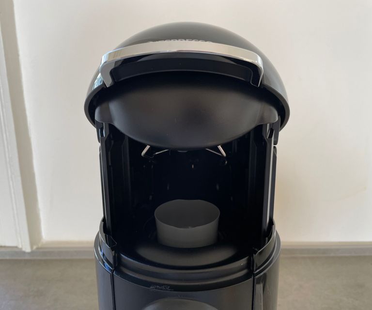 How to use a Nespresso machine – tips from a Nespresso chef | Homes and ... How do you turn on a nespresso machine