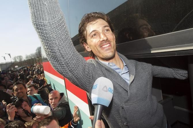 Fabian Cancellara salutes the masses.