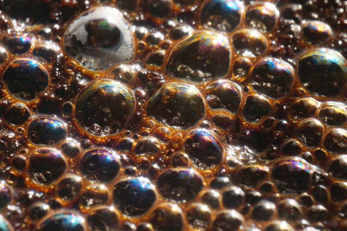 Dark fluid bubbles