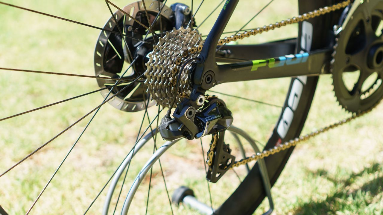 A 160mm Shimano Dura-Ace disc rotor is used at the rear of the bike