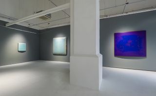 The ‘Luminescence’ exhibition features Su’s oil, lacquer and linen works