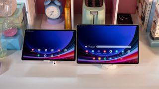 Comparing the bezels on the Galaxy Tab S9 and S9 Ultra