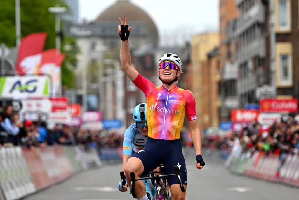 Demi Vollering wins Li&egrave;ge-Bastogne-Li&egrave;ge 2023