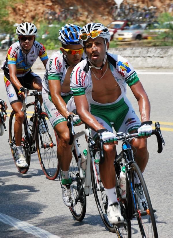 Alejandro Ramirez helps defend the race lead