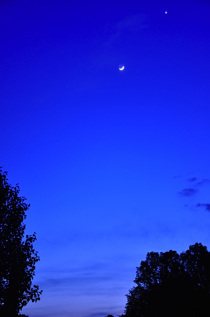 Photos of Venus and Crescent Moon in April 2012 | Space