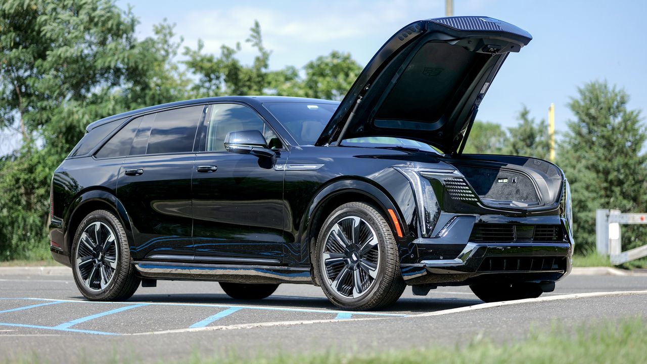 2025 Cadillac Escalade IQ Sport 2 test drive.