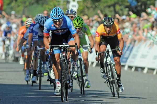 Nathan Haas wins the sprint for sixth with the gold jersey
