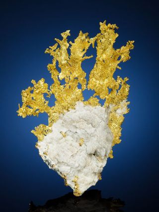 natural gold crystallization
