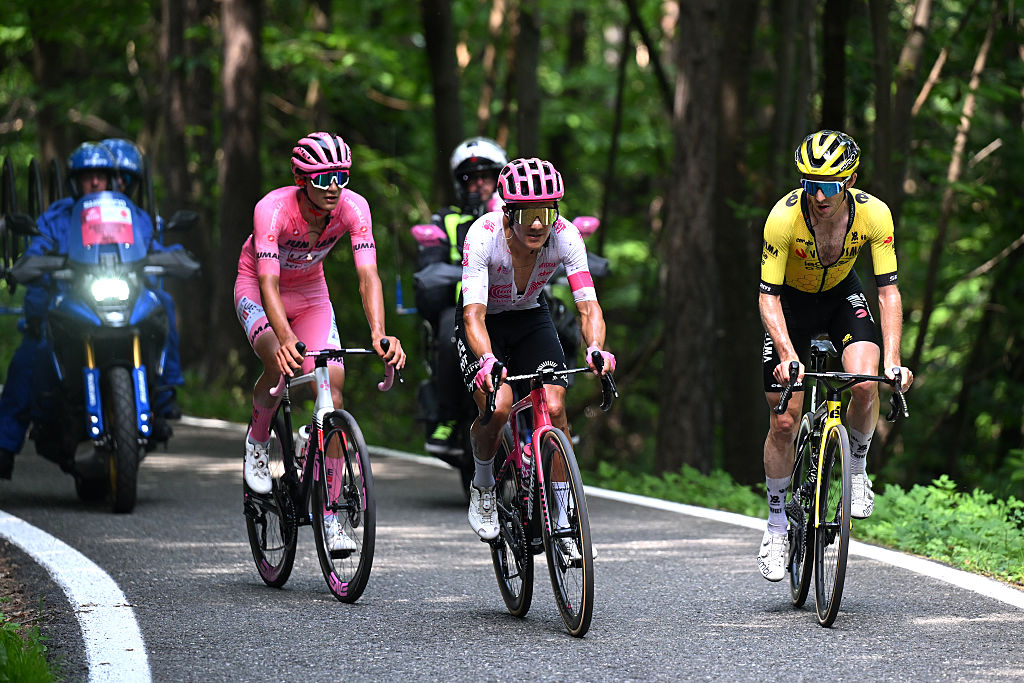 2025 Giro d&#039;Italia stage 20: Simon Yates, Richard Carapaz and Isaac del Toro battle it out on the Colle delle Finestre