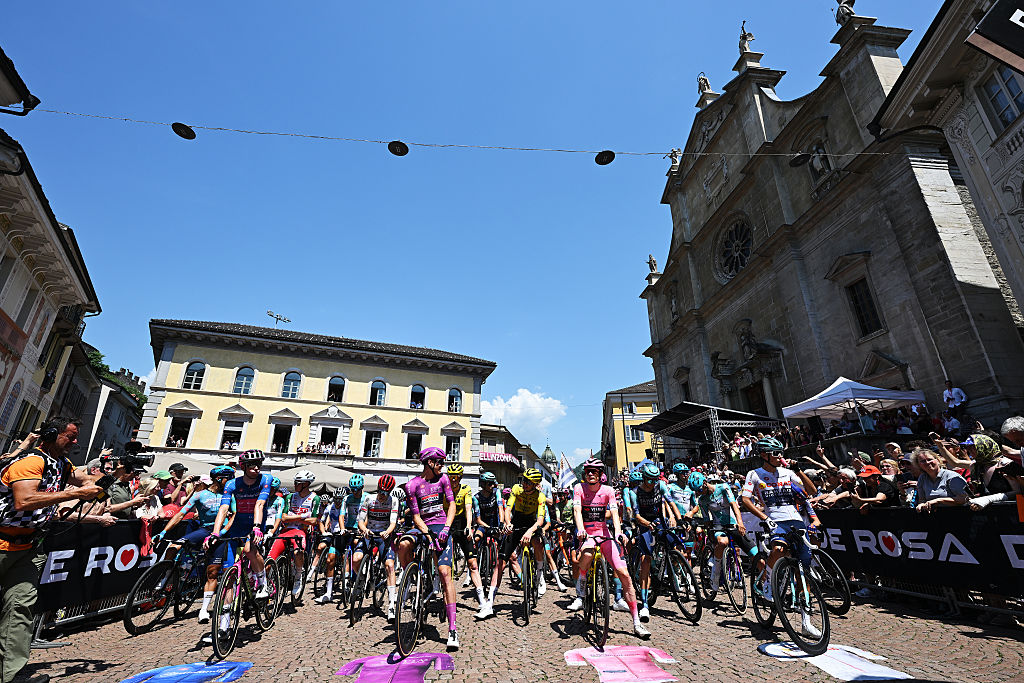 BELLINZONA, SWITZERLAND - MAY 26: (L-R) Jardi Christiaan van der Lee of Netherlands and Team EF Education - EasyPost - Blue Mountain Jersey, Paul Magnier of France and Team Soudal Quick-Step - Purple Points Jersey, Jonas Vingegaard of Denmark and Team Visma | Lease a Bike - Pink Leader Jersey and Afonso Eulalio of Portugal and Team Bahrain - Victorious - White Best Young Rider Jersey prior to the 109th Giro d&amp;amp;apos;Italia 2026, Stage 16 a 113km stage from Bellinzona to Cari 1645m / #UCIWT / on May 26, 2026 in Bellinzona, Switzerland. (Photo by Tim de Waele/Getty Images)