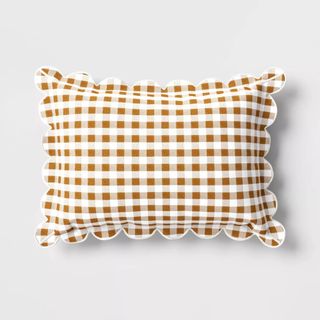 14"x20" Gingham Scalloped Edge Outdoor Lumbar Pillow