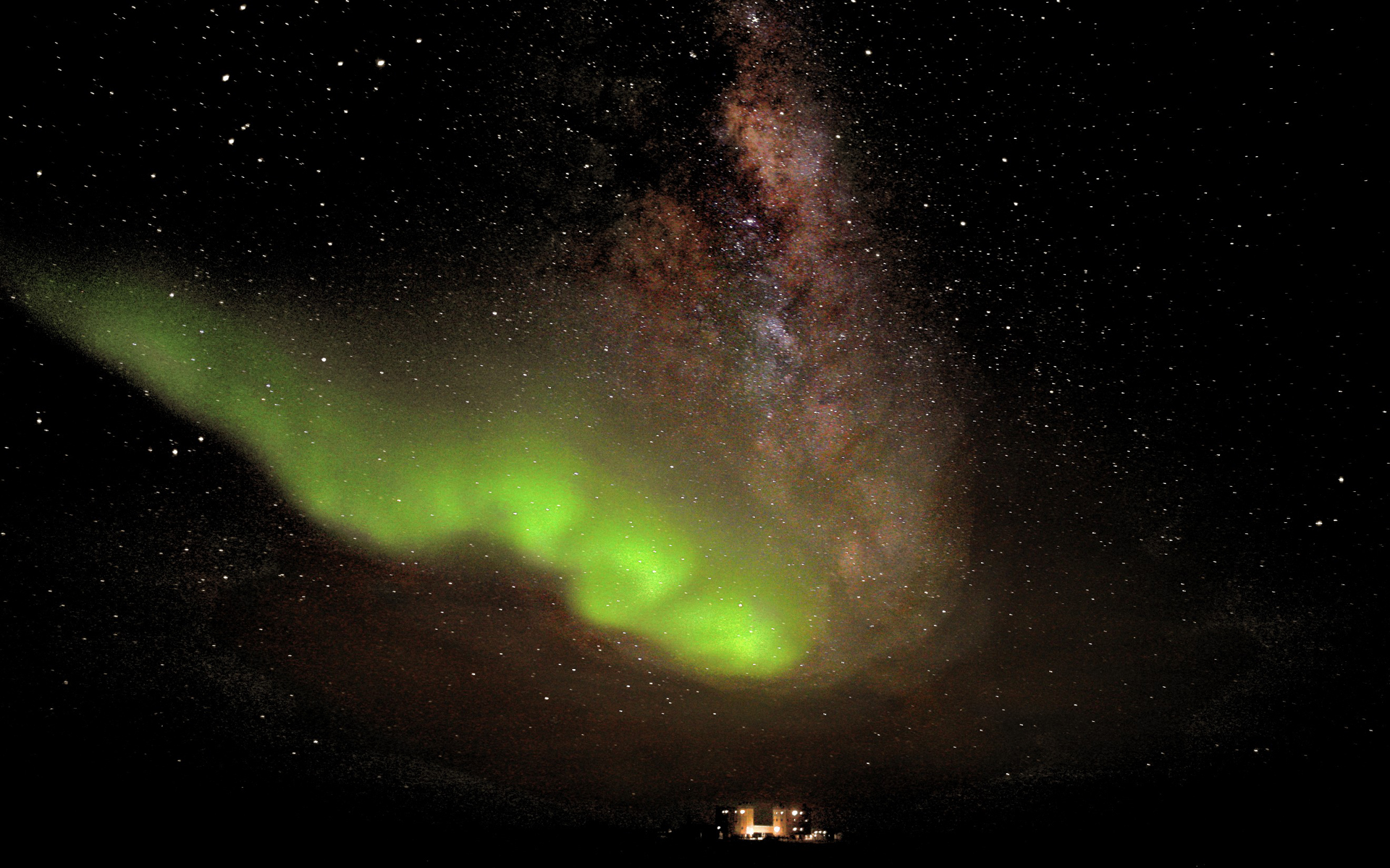 Aurora Australis over Concordia Station 1920