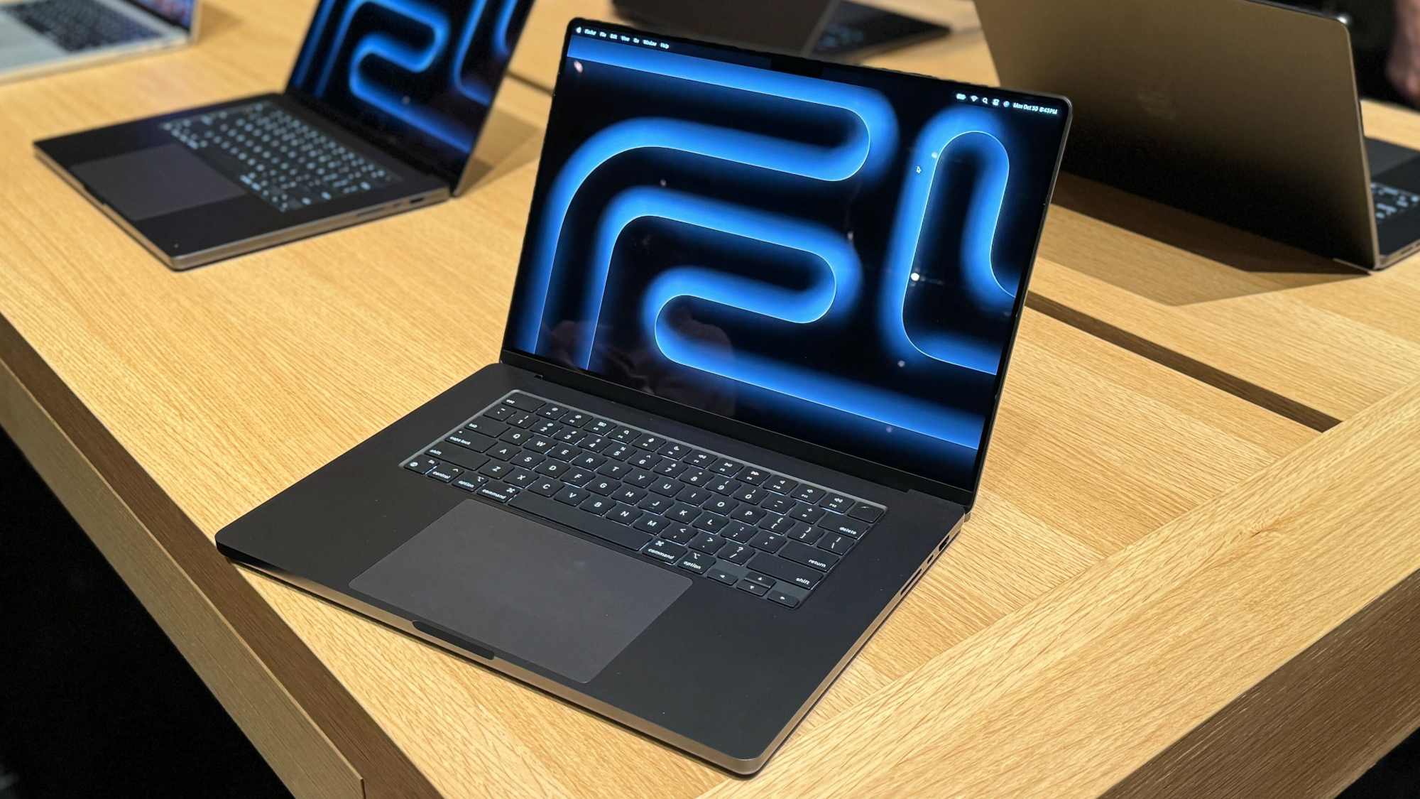 macbook pro m3 vs windows 11