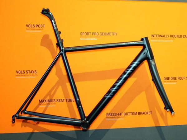 The revamped Canyon Ultimate AL frameset boasts a lighter weight and shapelier tubes for 2012.