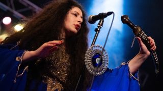 Nina Saeidi performing with Lowen in 2025