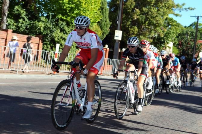 The Specialized-Securitor and Crino Cycles / Casa &amp; Boggeta teams made the pace in the opening laps
