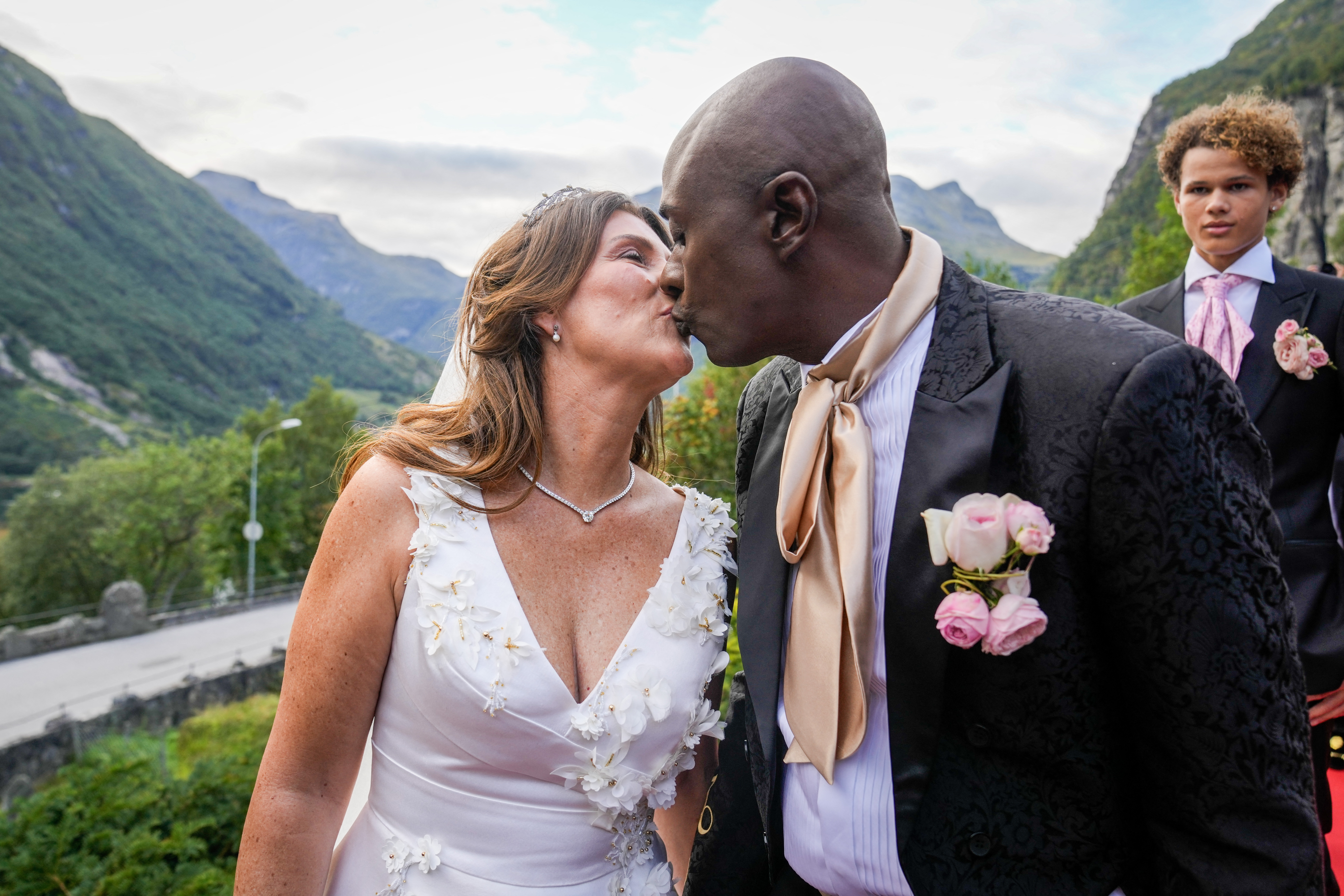 Princess Martha Louise kissing her husband Durek Verrett on their wedding day