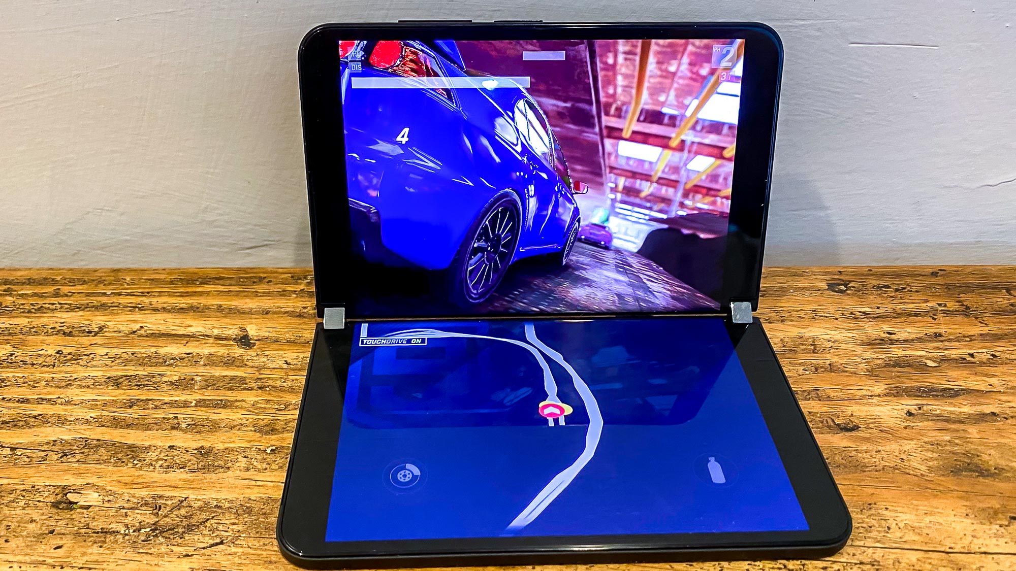 apps like asphalt 9 are optimized to use both screens of the Microsoft surface duo 2